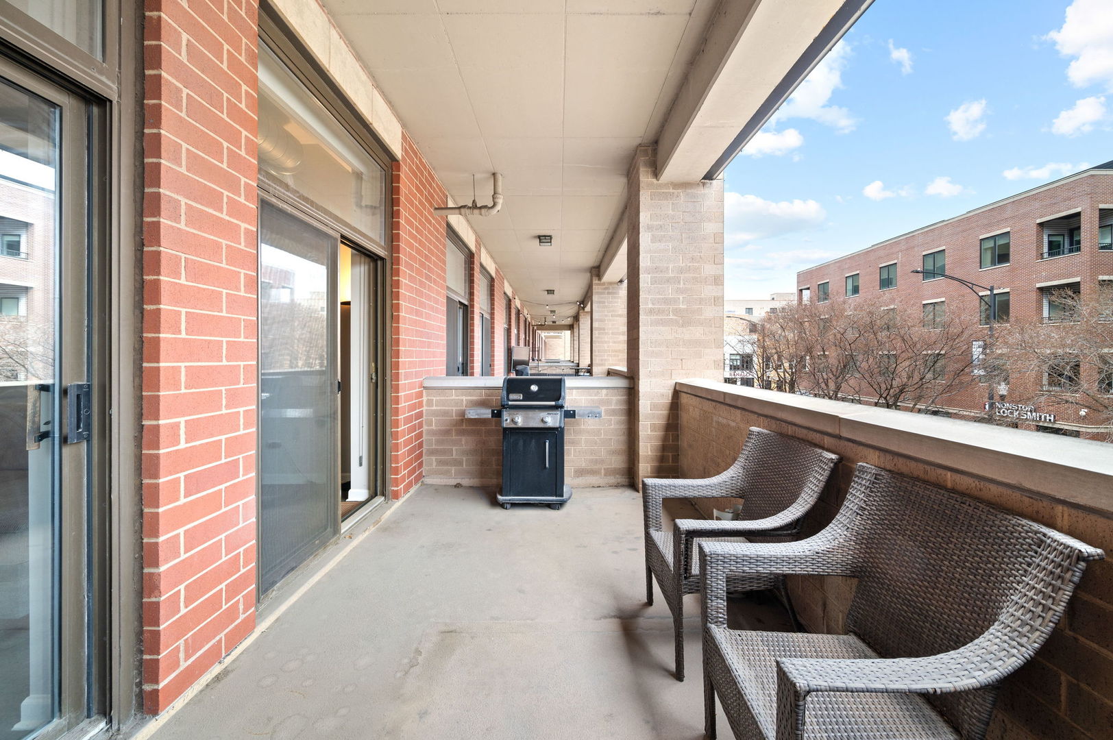 1301 W Madison Street Unit: 207
