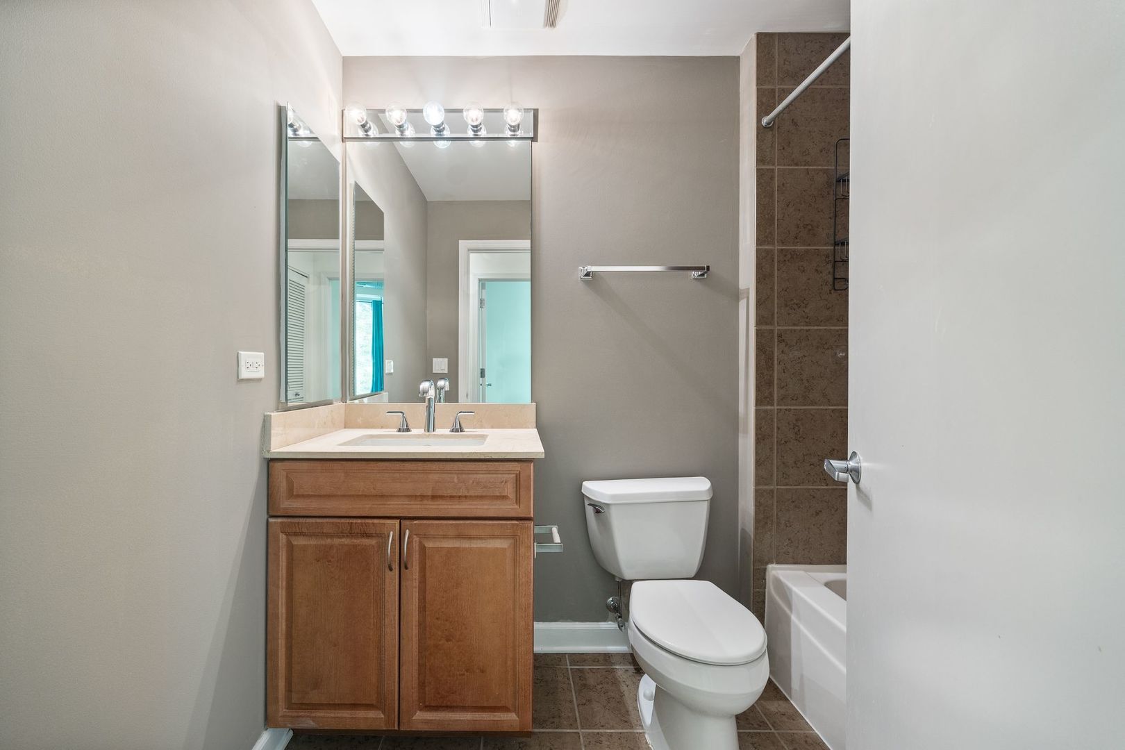 845 N Kingsbury Street Unit: 302