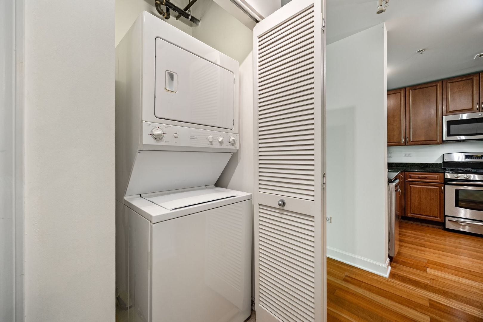 845 N Kingsbury Street Unit: 302
