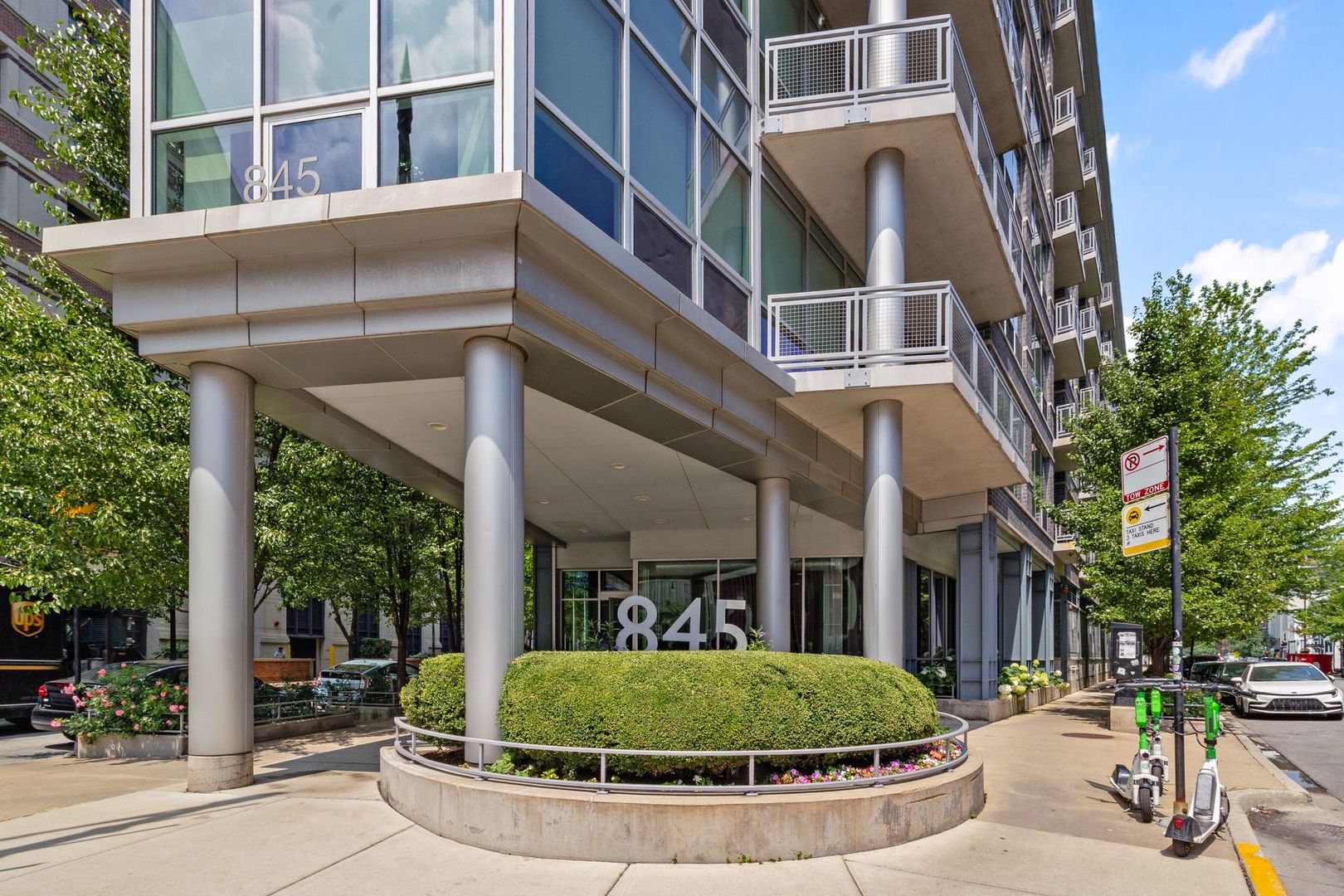 845 N Kingsbury Street Unit: 302