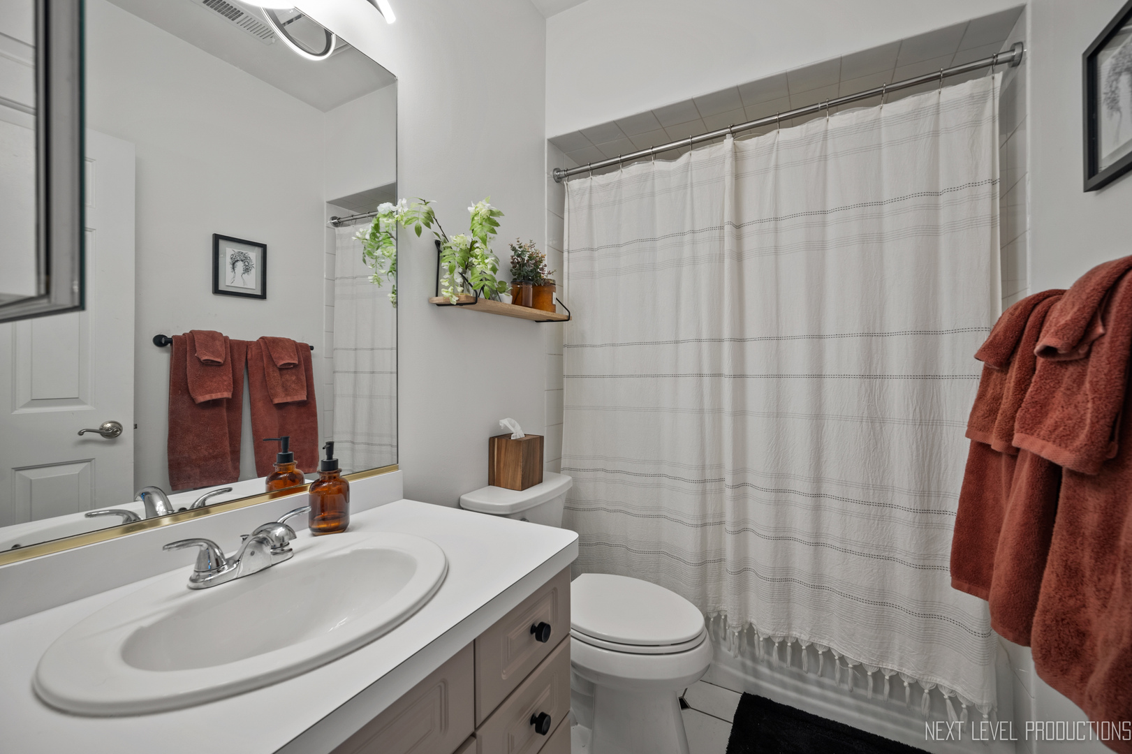 1221 W School Street Unit: 2