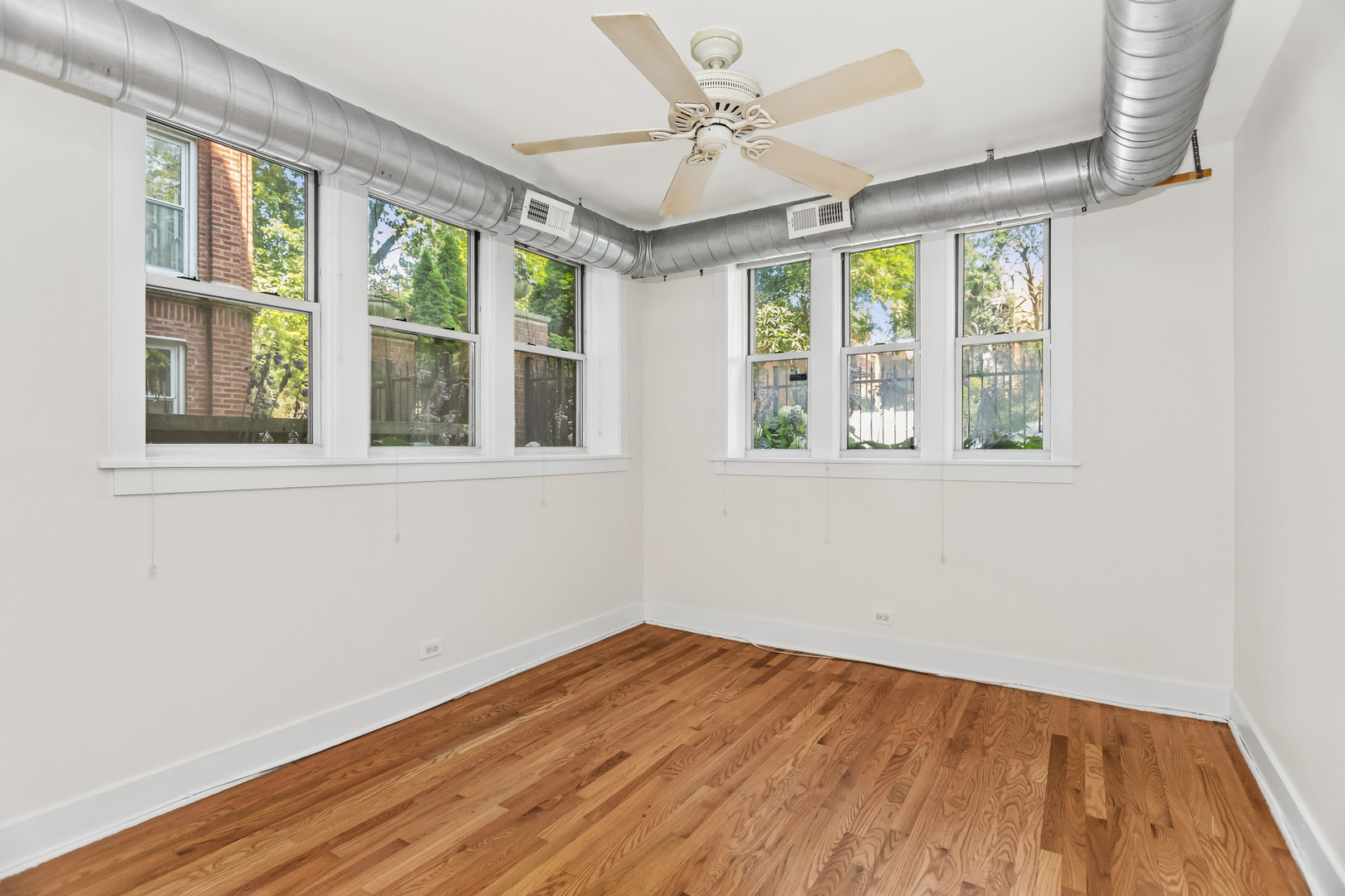 1633 W Estes Avenue Unit: 1E