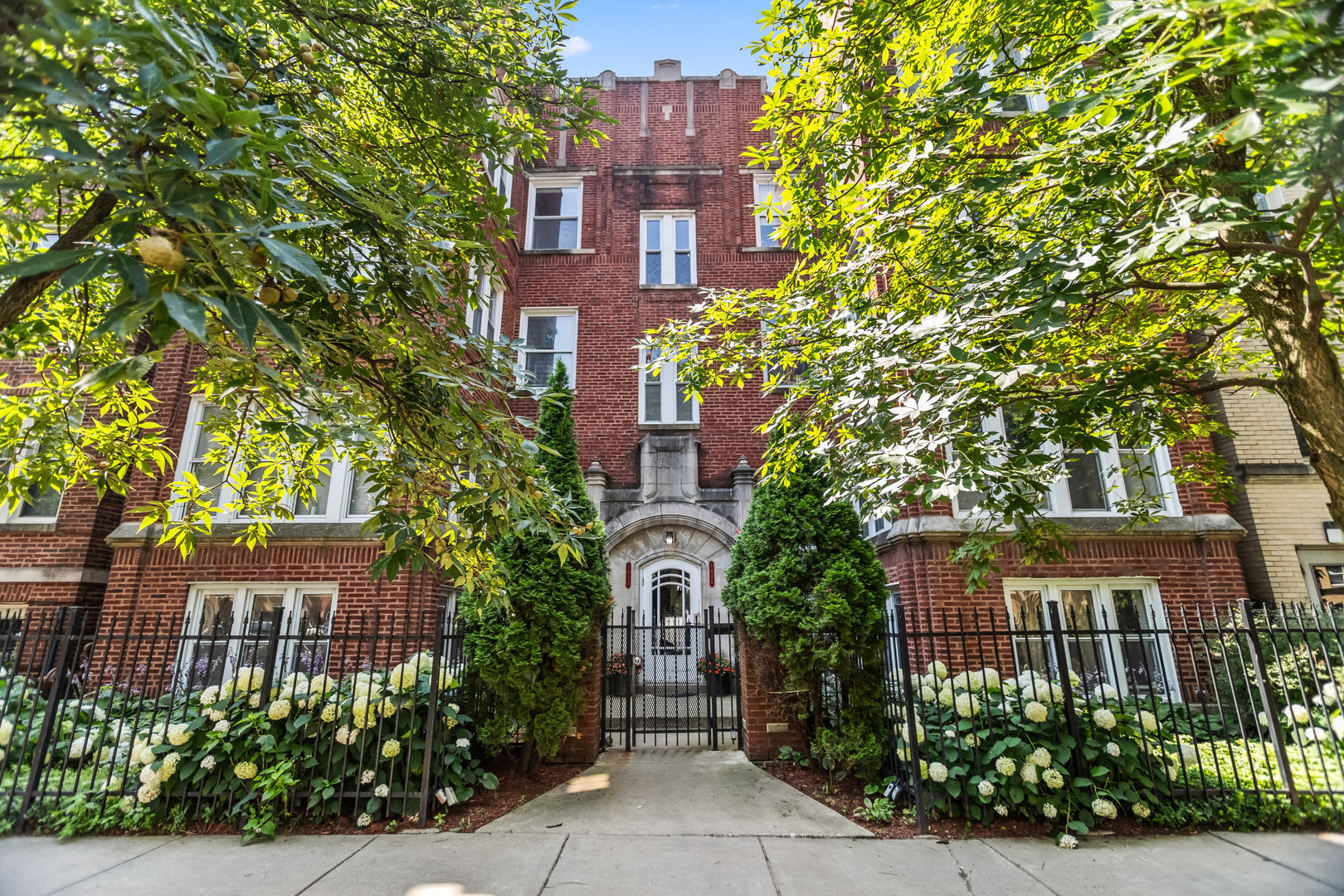 1633 W Estes Avenue Unit: 1E