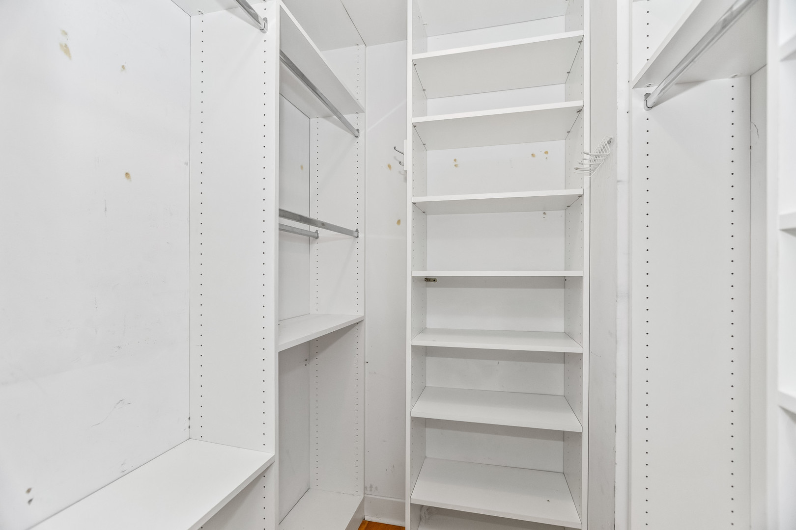 1633 W Estes Avenue Unit: 1E