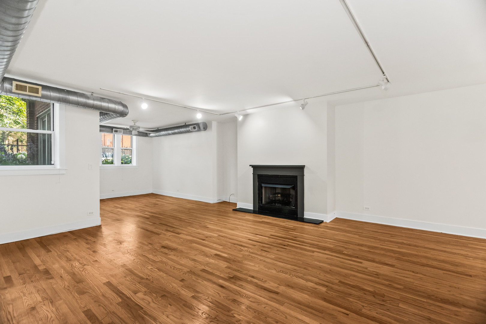 1633 W Estes Avenue Unit: 1E