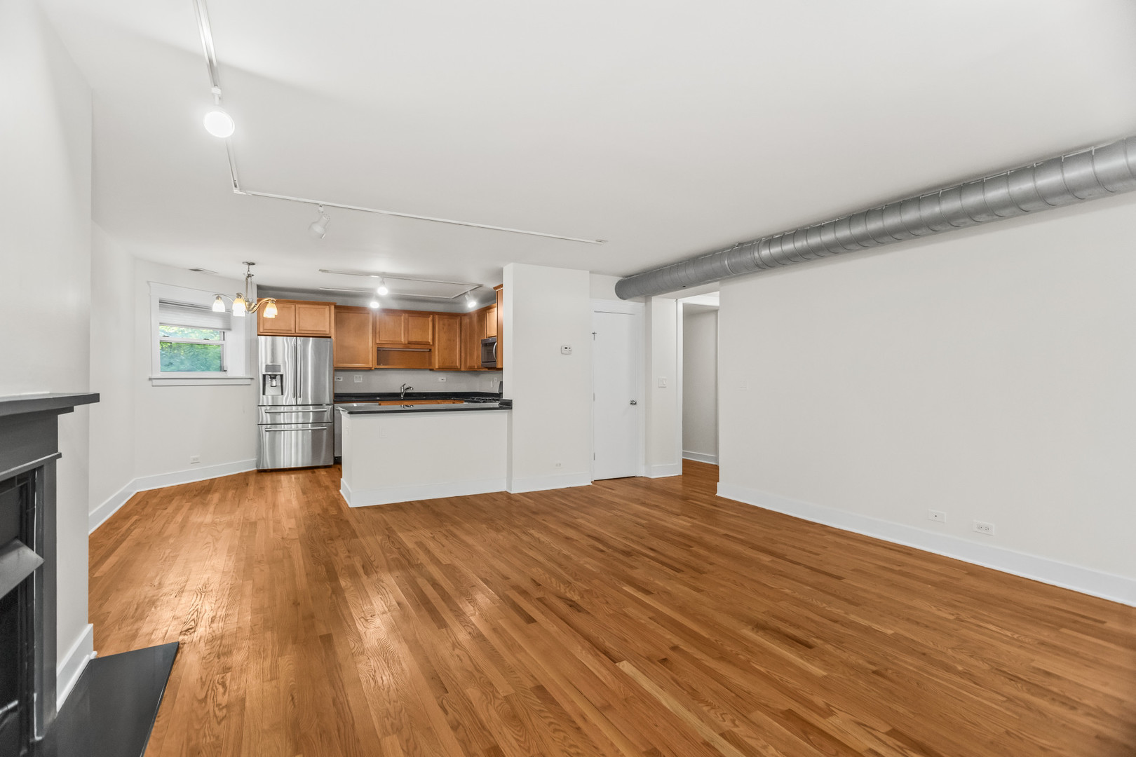 1633 W Estes Avenue Unit: 1E