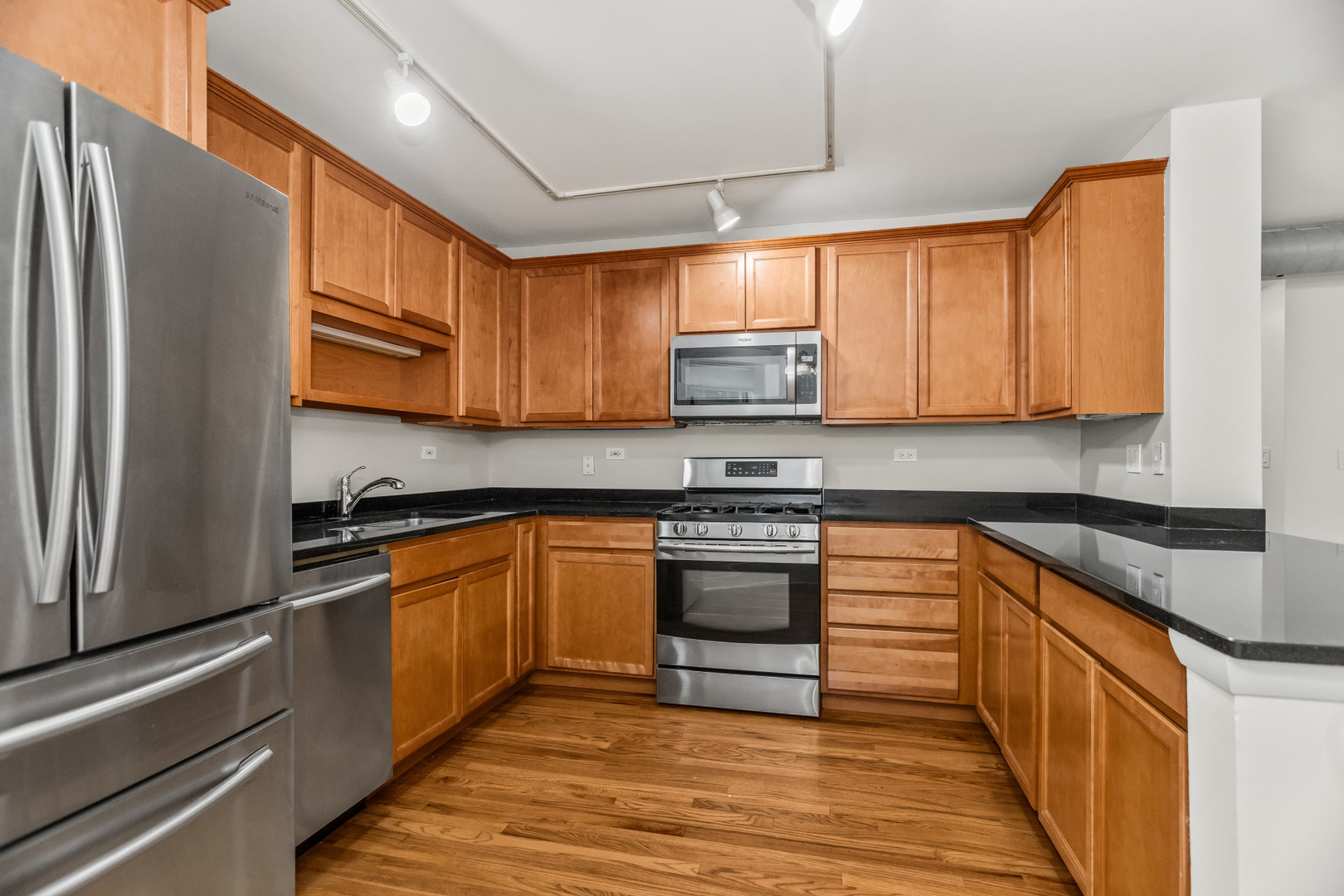 1633 W Estes Avenue Unit: 1E