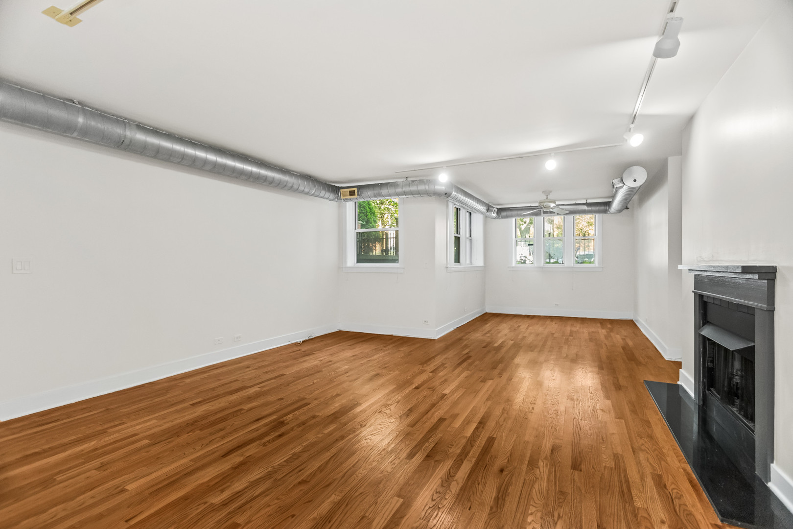 1633 W Estes Avenue Unit: 1E