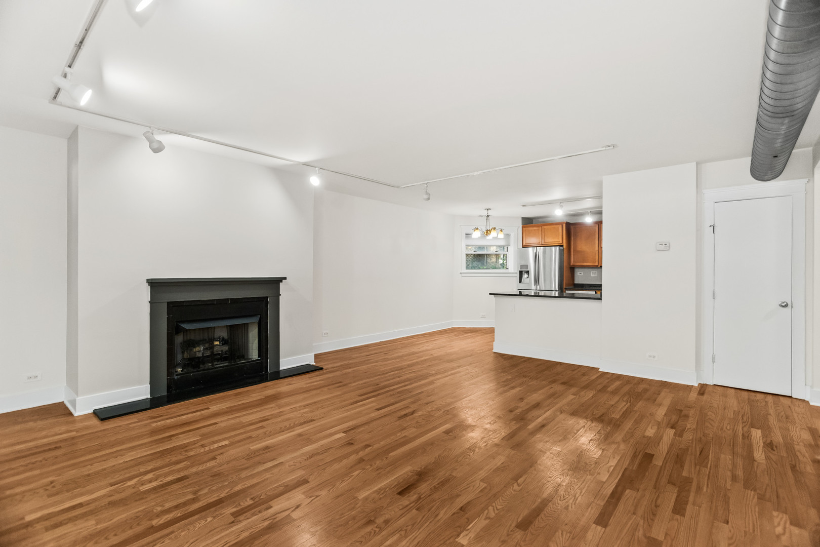 1633 W Estes Avenue Unit: 1E