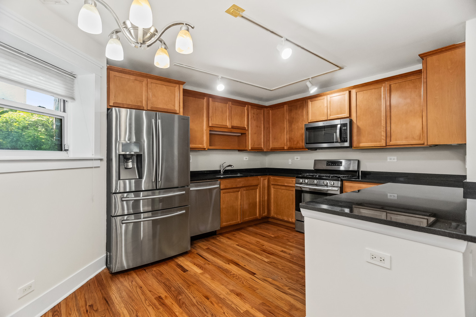 1633 W Estes Avenue Unit: 1E
