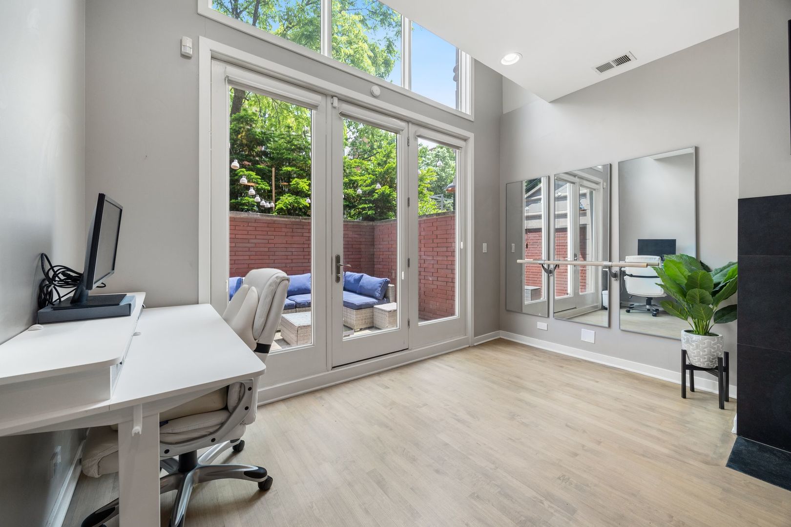 1030 N Hermitage Avenue Unit: 1