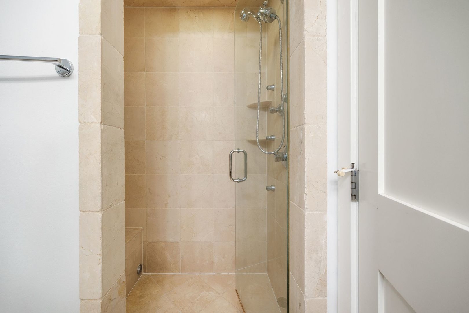 1030 N Hermitage Avenue Unit: 1