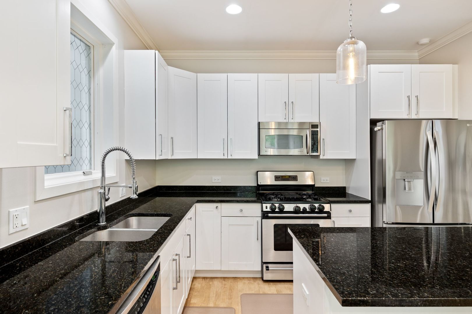 1030 N Hermitage Avenue Unit: 1