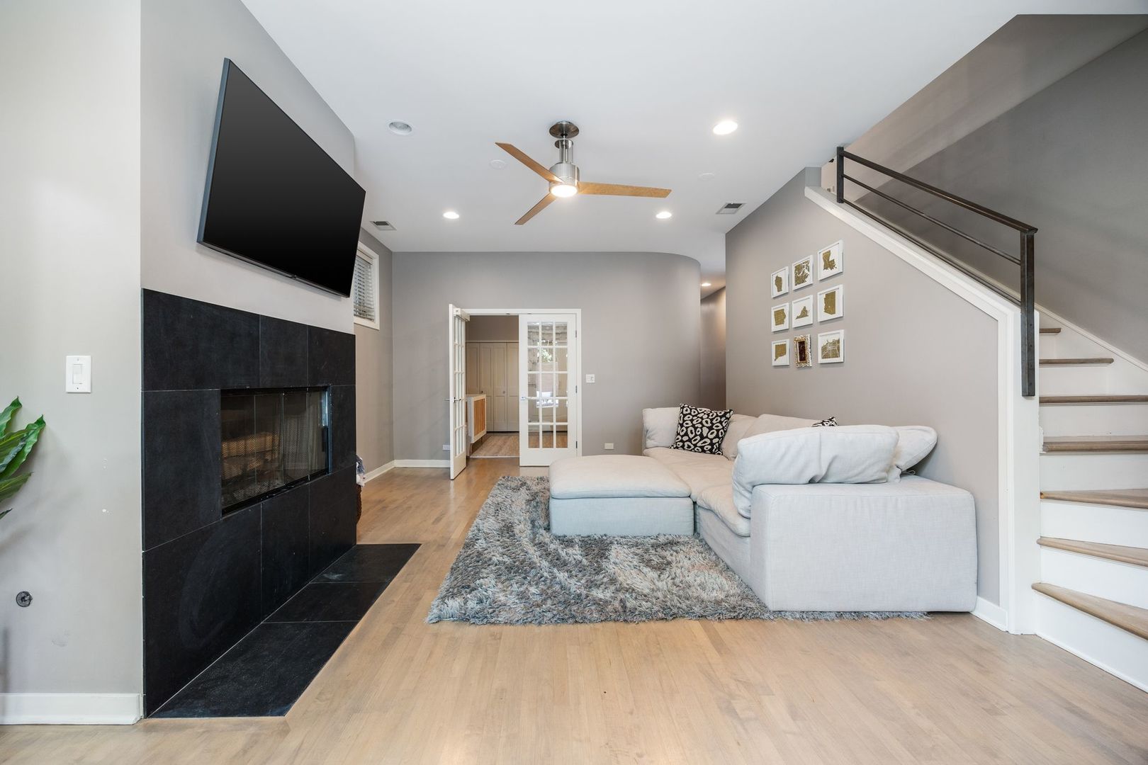 1030 N Hermitage Avenue Unit: 1