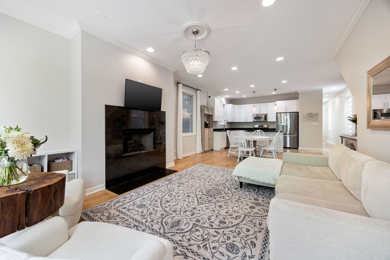 1030 N Hermitage Avenue Unit: 1
