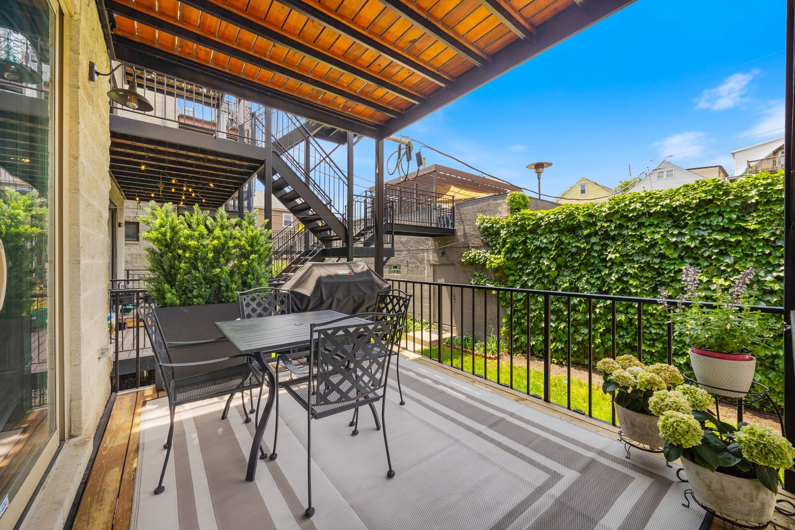 1030 N Hermitage Avenue Unit: 1