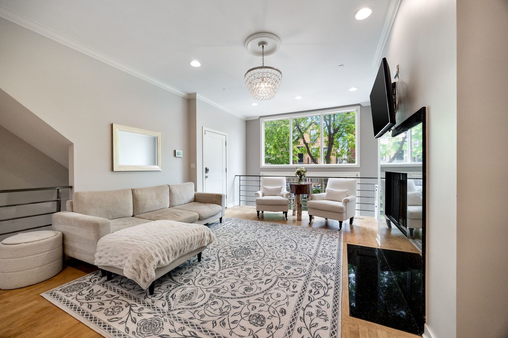 1030 N Hermitage Avenue Unit: 1