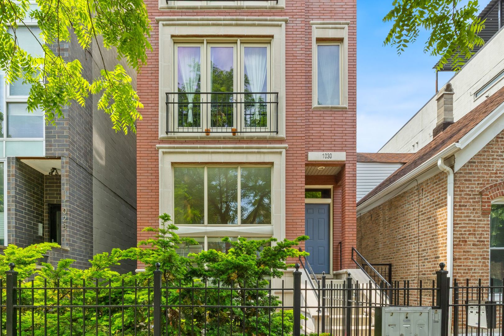 1030 N Hermitage Avenue Unit: 1