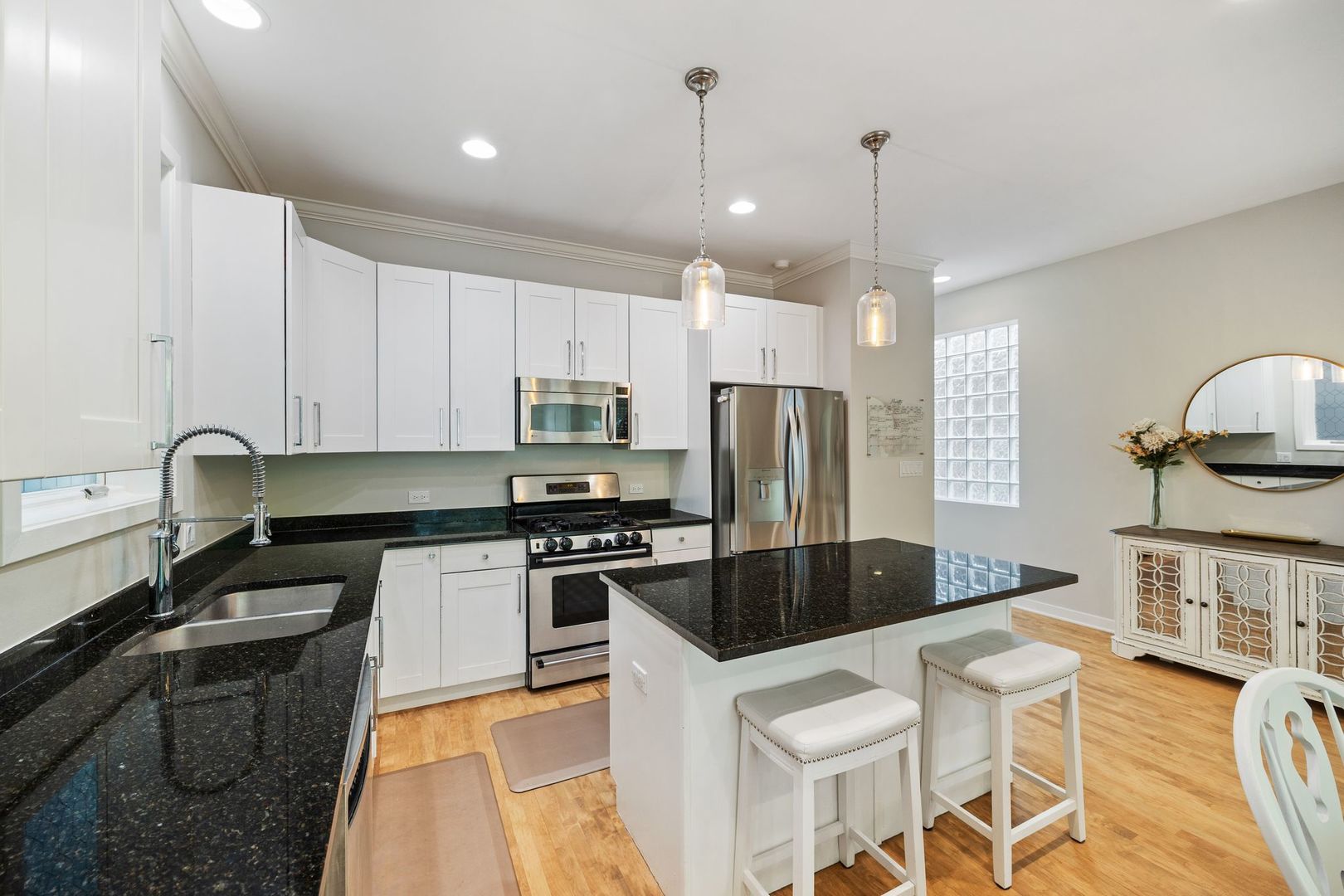1030 N Hermitage Avenue Unit: 1