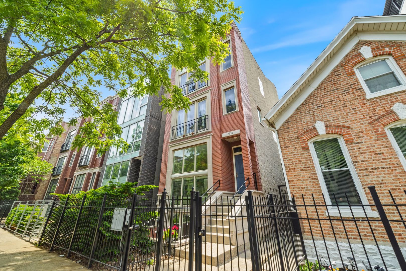 1030 N Hermitage Avenue Unit: 1