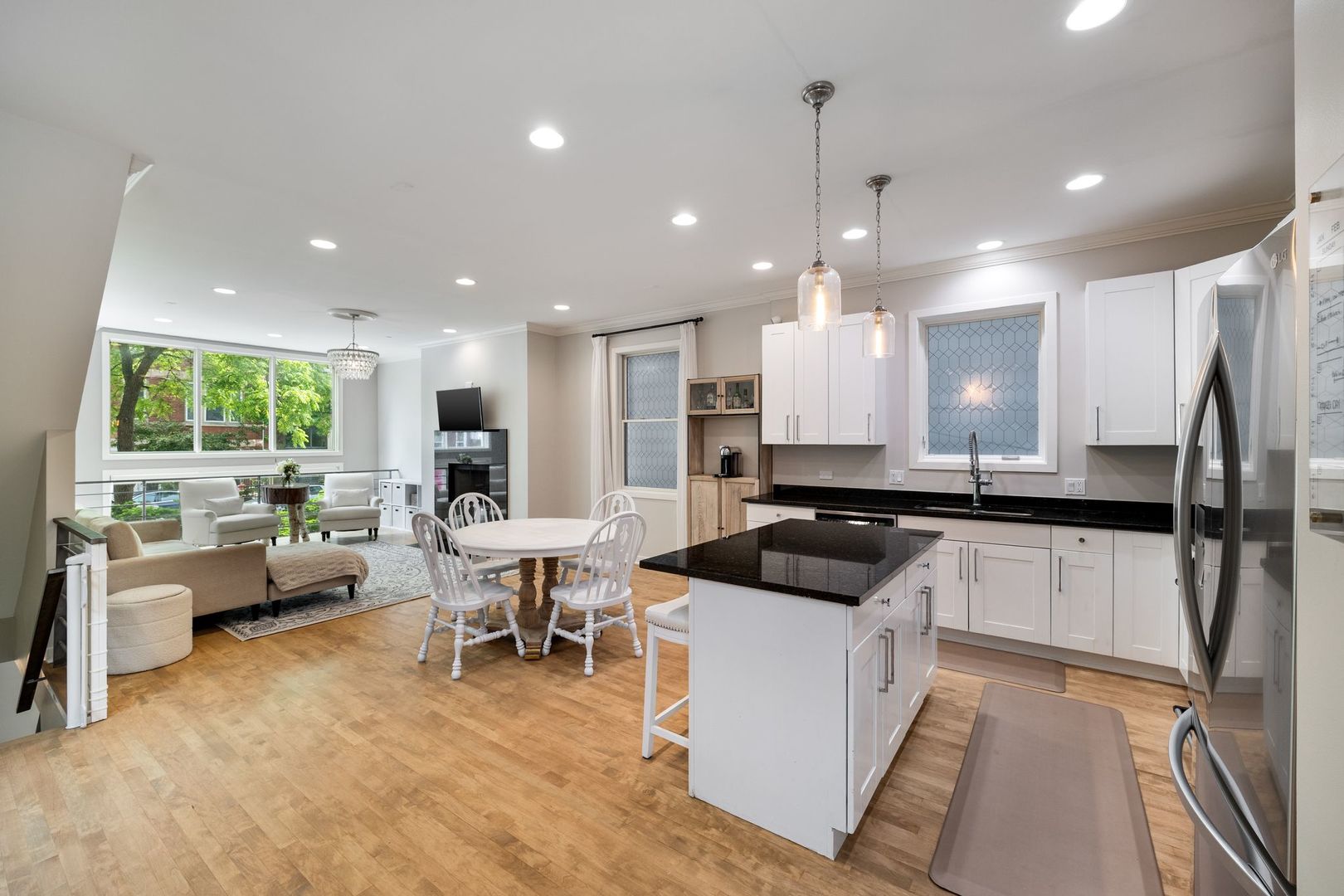 1030 N Hermitage Avenue Unit: 1