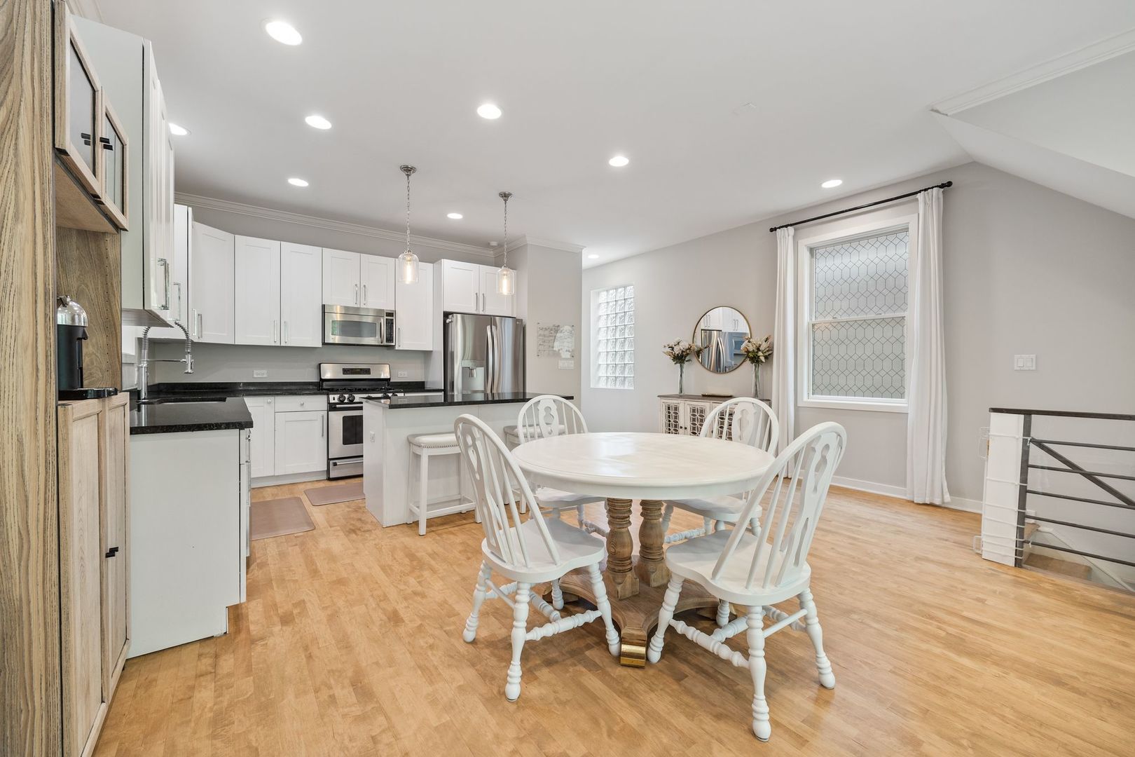 1030 N Hermitage Avenue Unit: 1