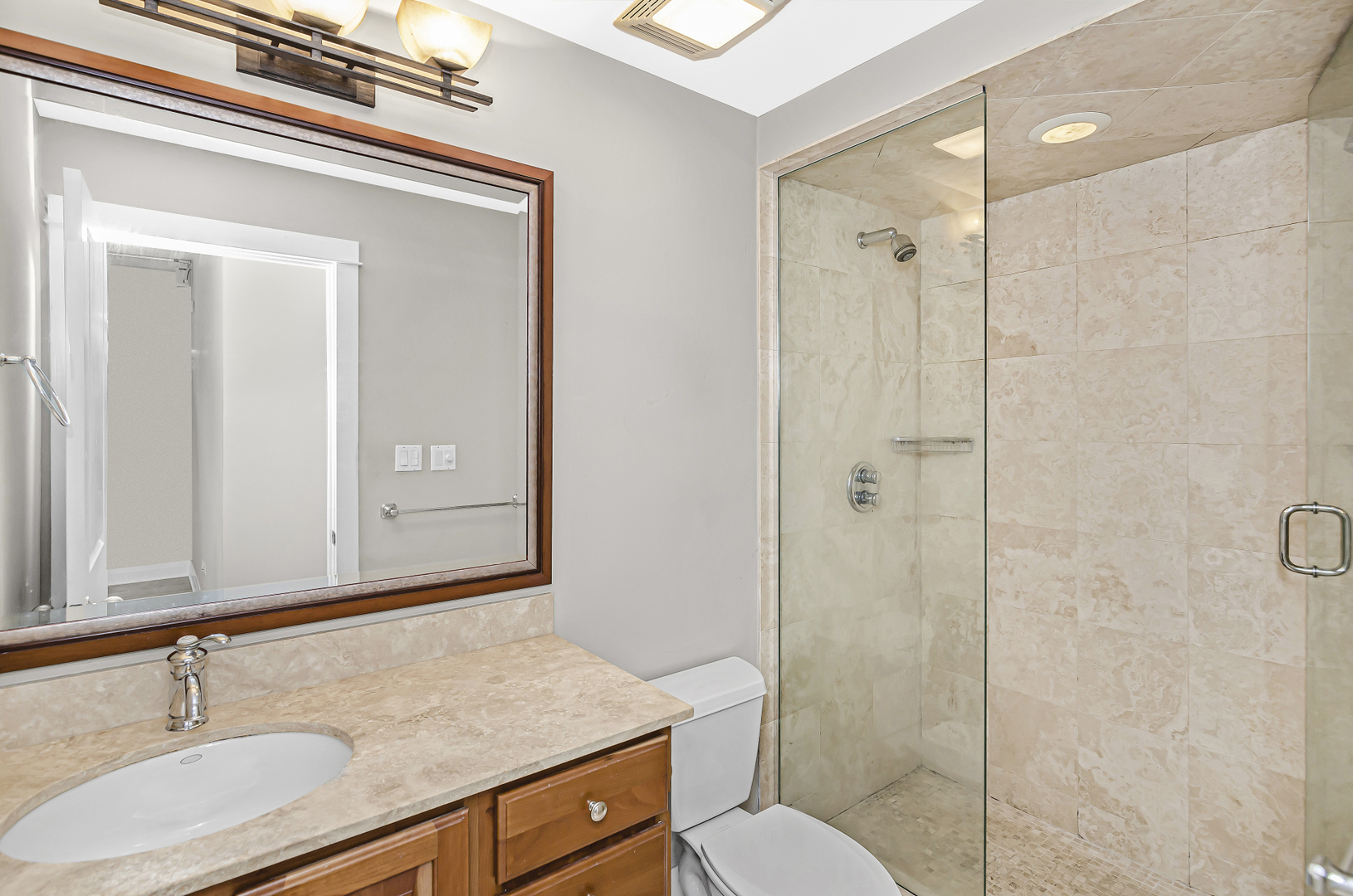 1459 W Melrose Street Unit: 1N