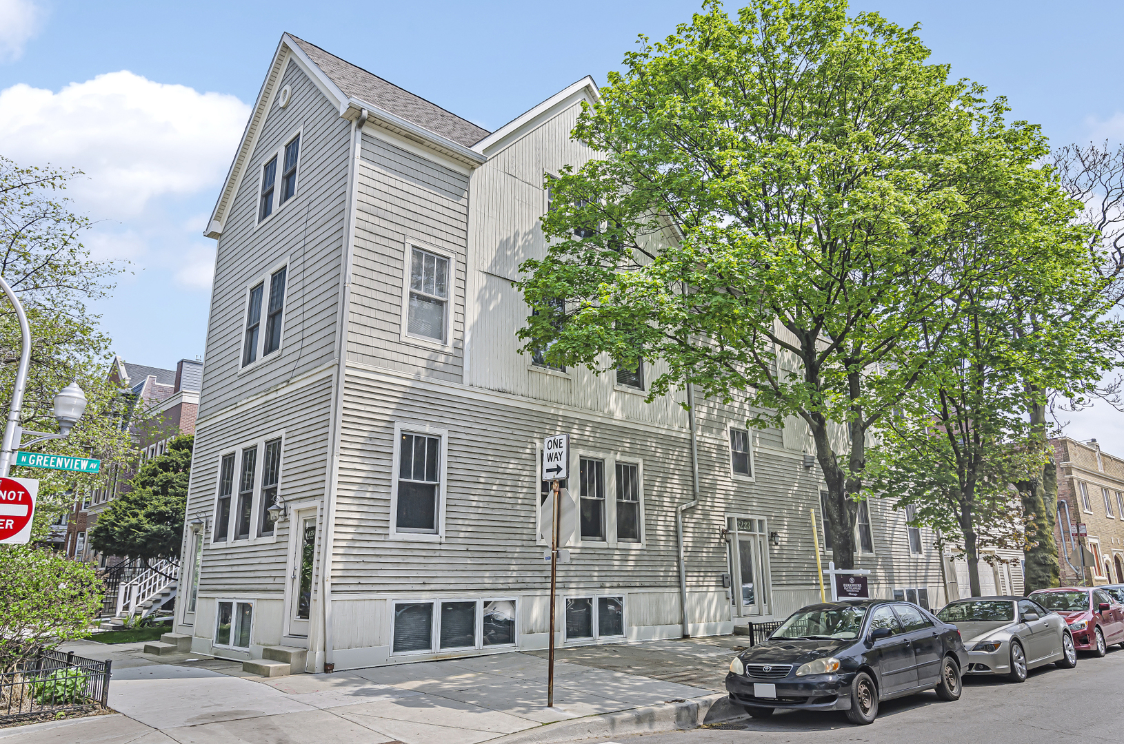 1459 W Melrose Street Unit: 1N