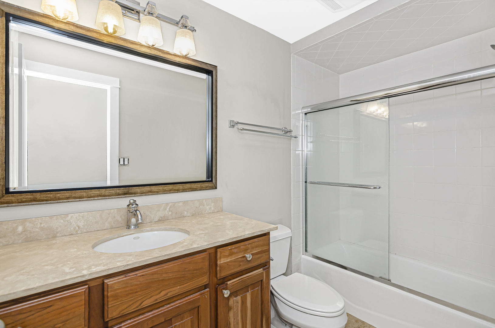 1459 W Melrose Street Unit: 1N