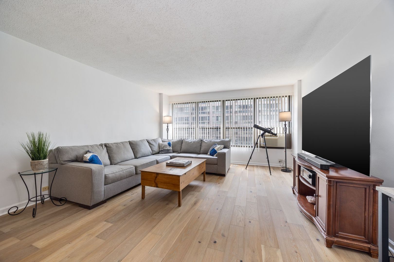 2930 N Sheridan Road Unit: 710