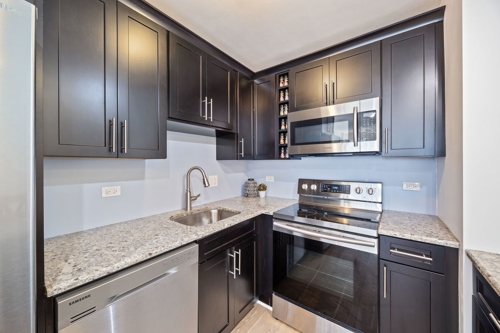 2930 N Sheridan Road Unit: 710