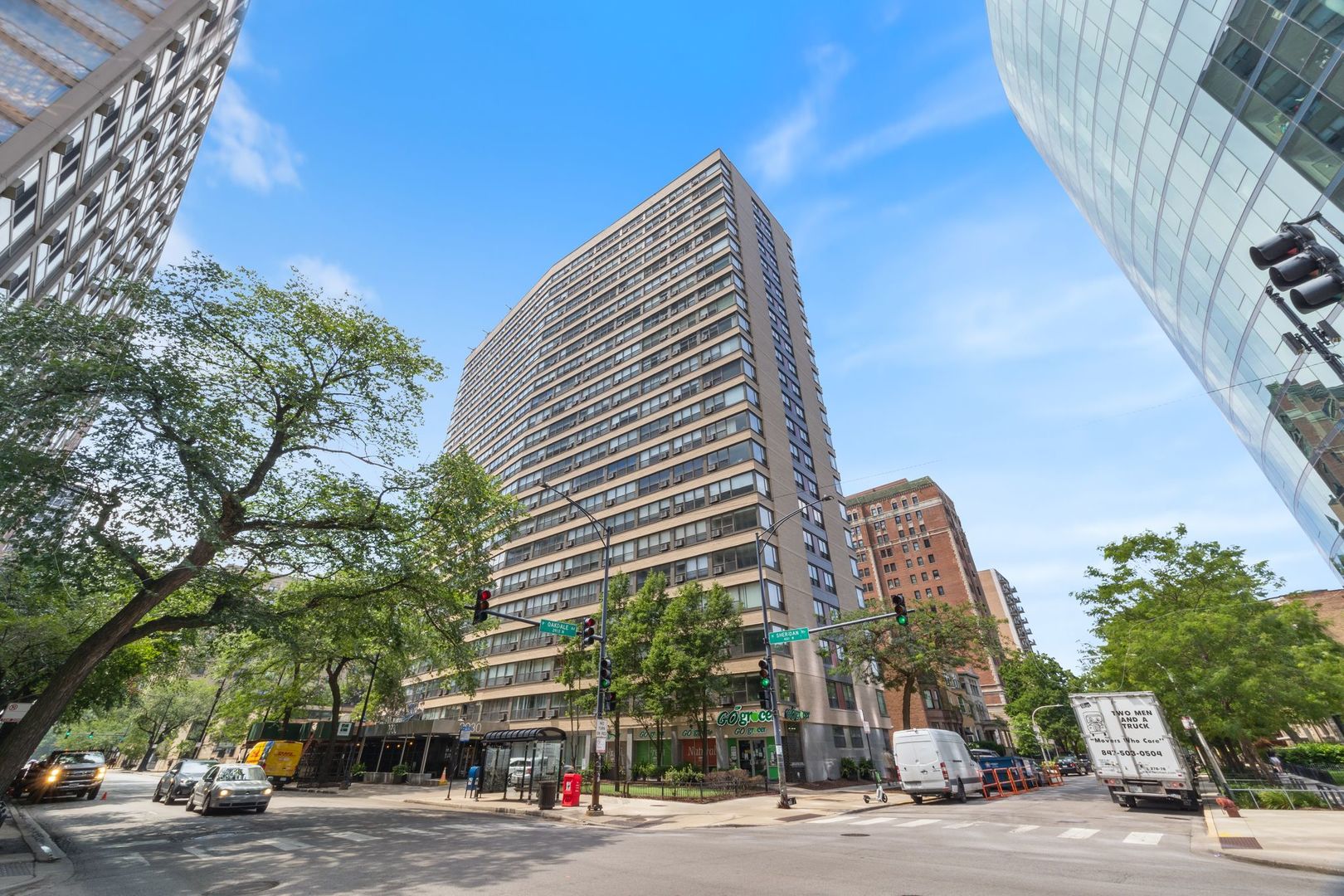 2930 N Sheridan Road Unit: 710