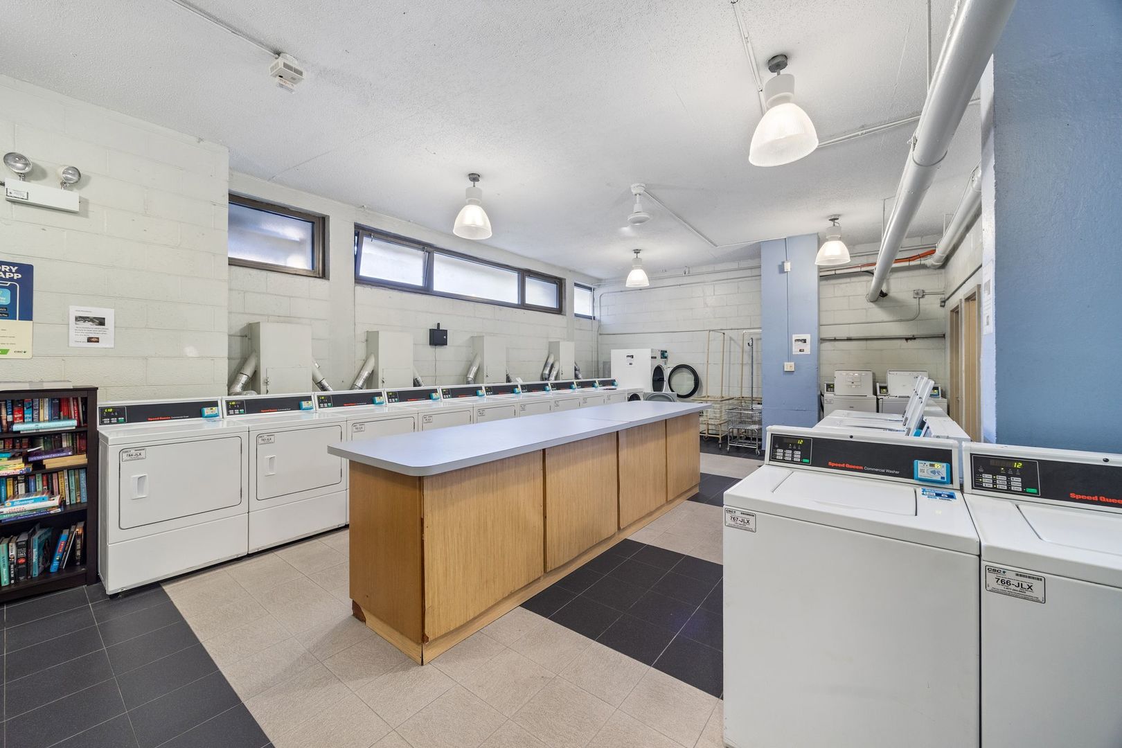 2930 N Sheridan Road Unit: 710