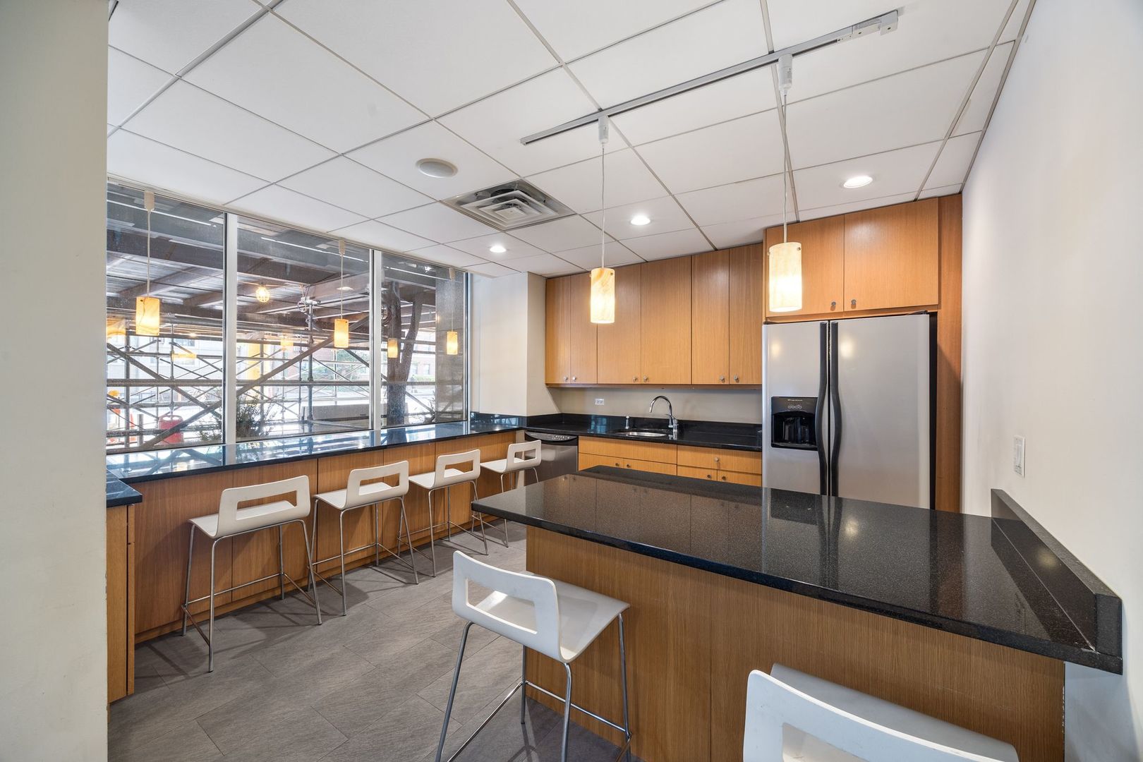 2930 N Sheridan Road Unit: 710