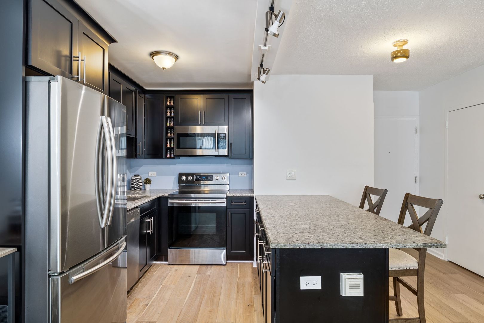 2930 N Sheridan Road Unit: 710