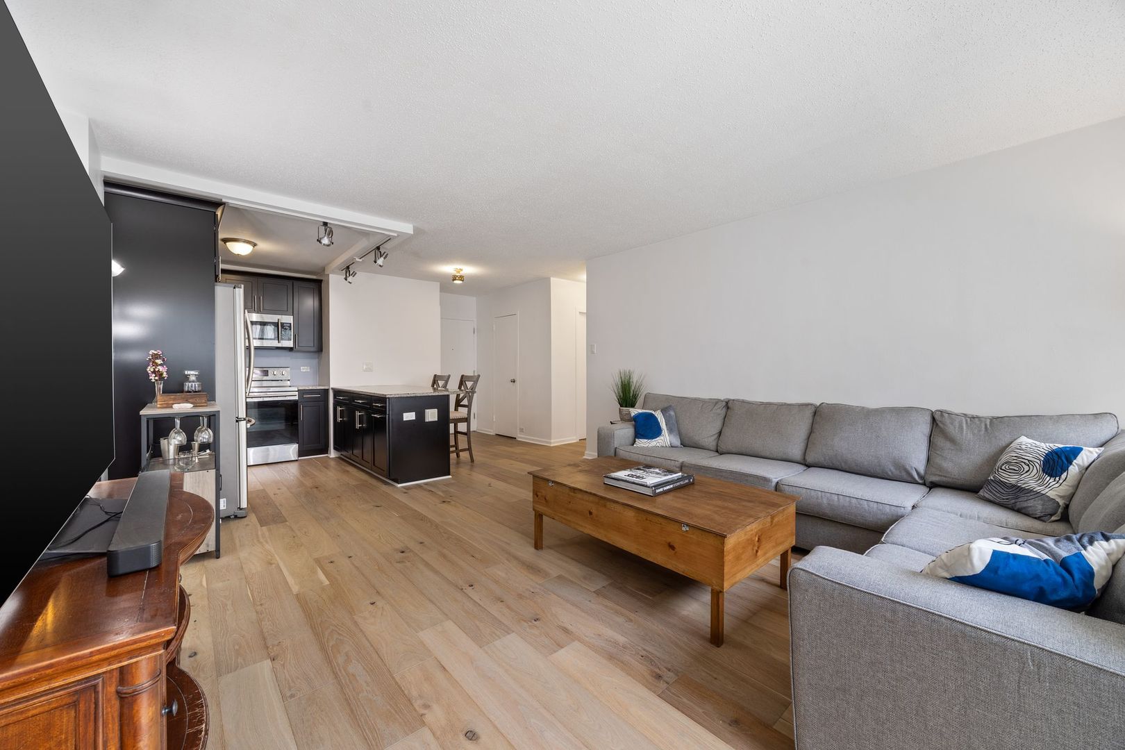 2930 N Sheridan Road Unit: 710