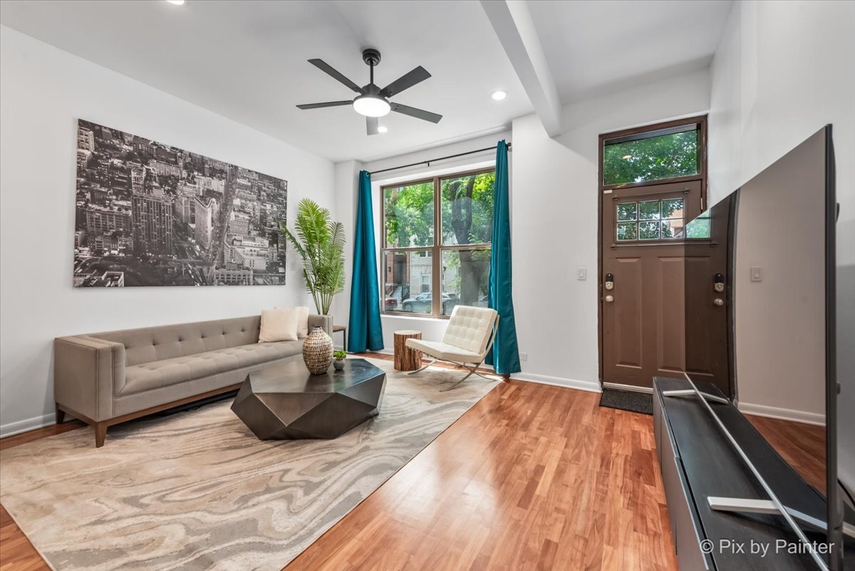 847 N DAMEN Avenue Unit: 1F