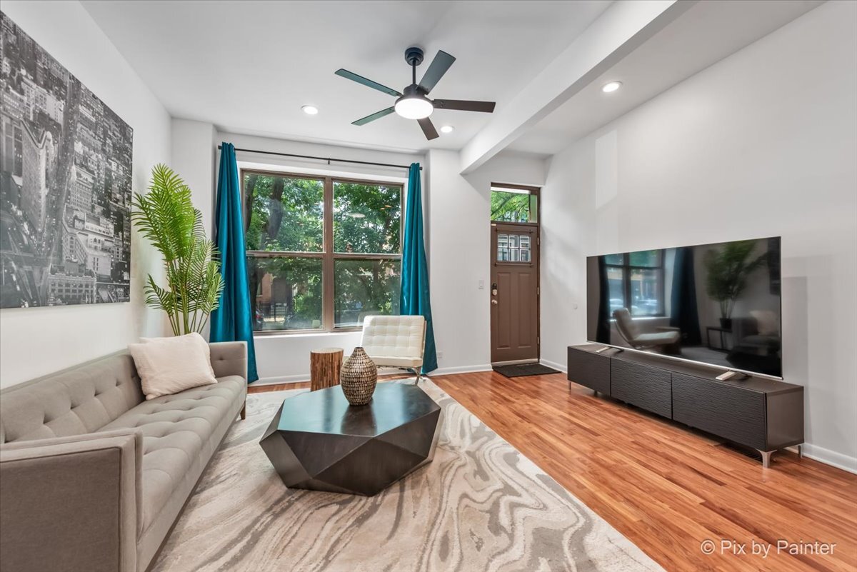 847 N DAMEN Avenue Unit: 1F