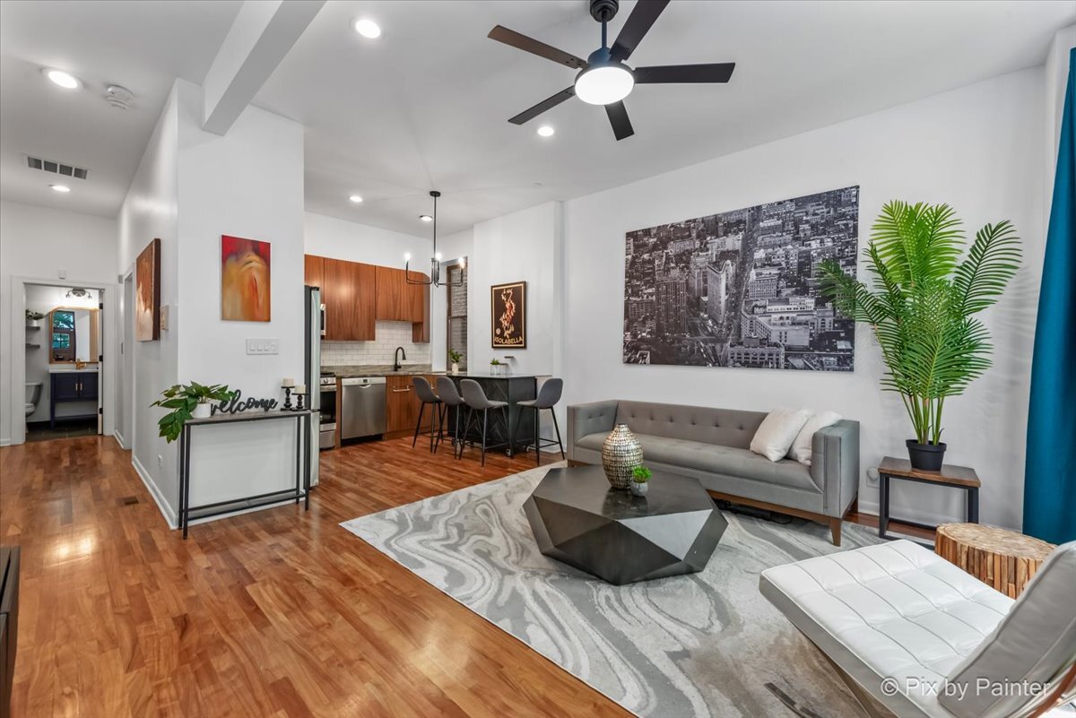 847 N DAMEN Avenue Unit: 1F