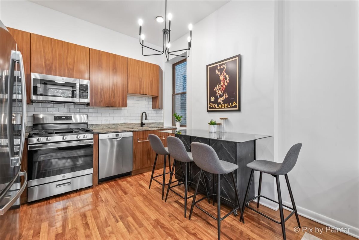 847 N DAMEN Avenue Unit: 1F