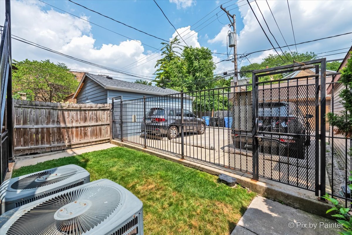 847 N DAMEN Avenue Unit: 1F