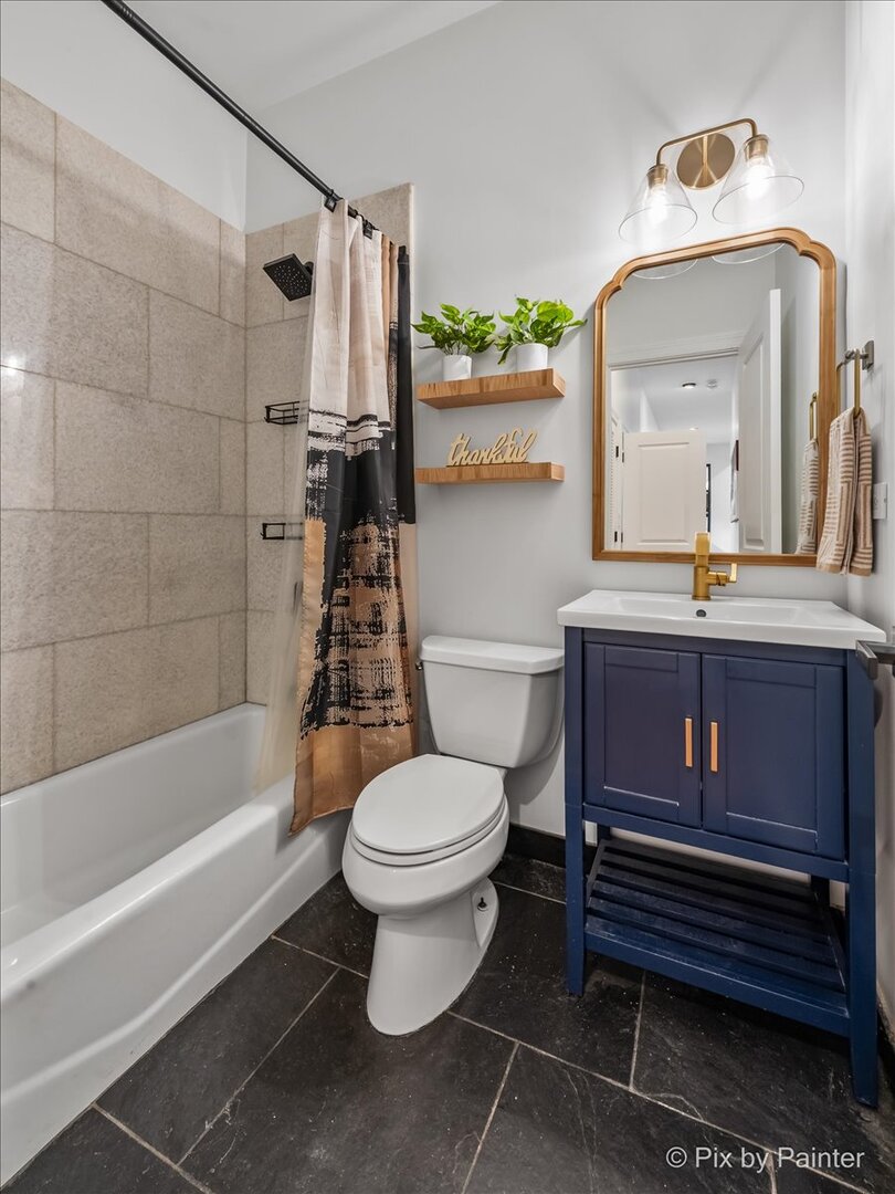 847 N DAMEN Avenue Unit: 1F