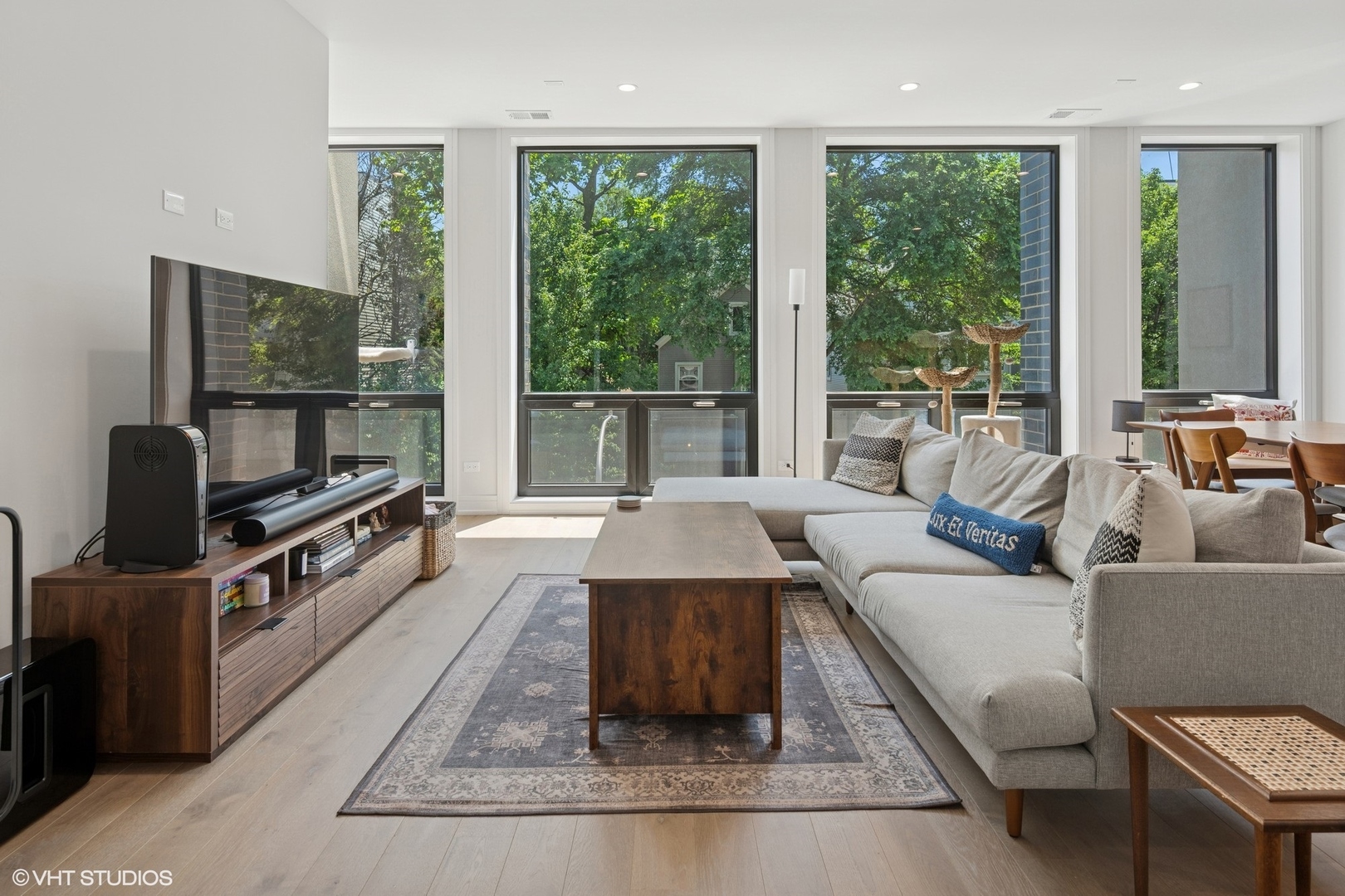 3022 W Lyndale Street Unit: 2