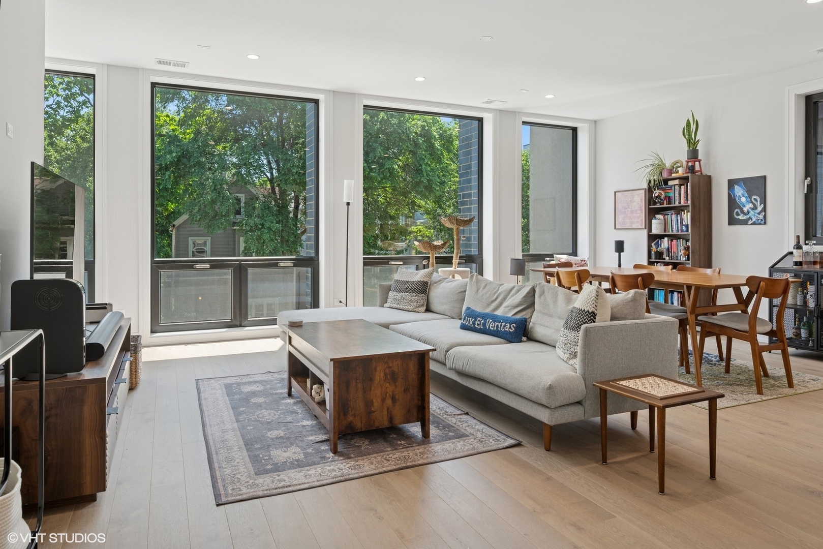 3022 W Lyndale Street Unit: 2