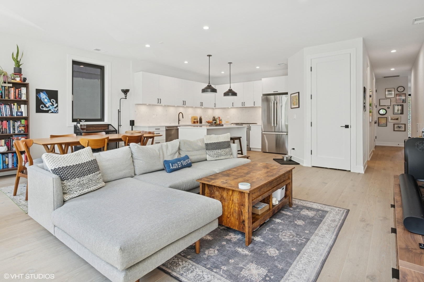 3022 W Lyndale Street Unit: 2