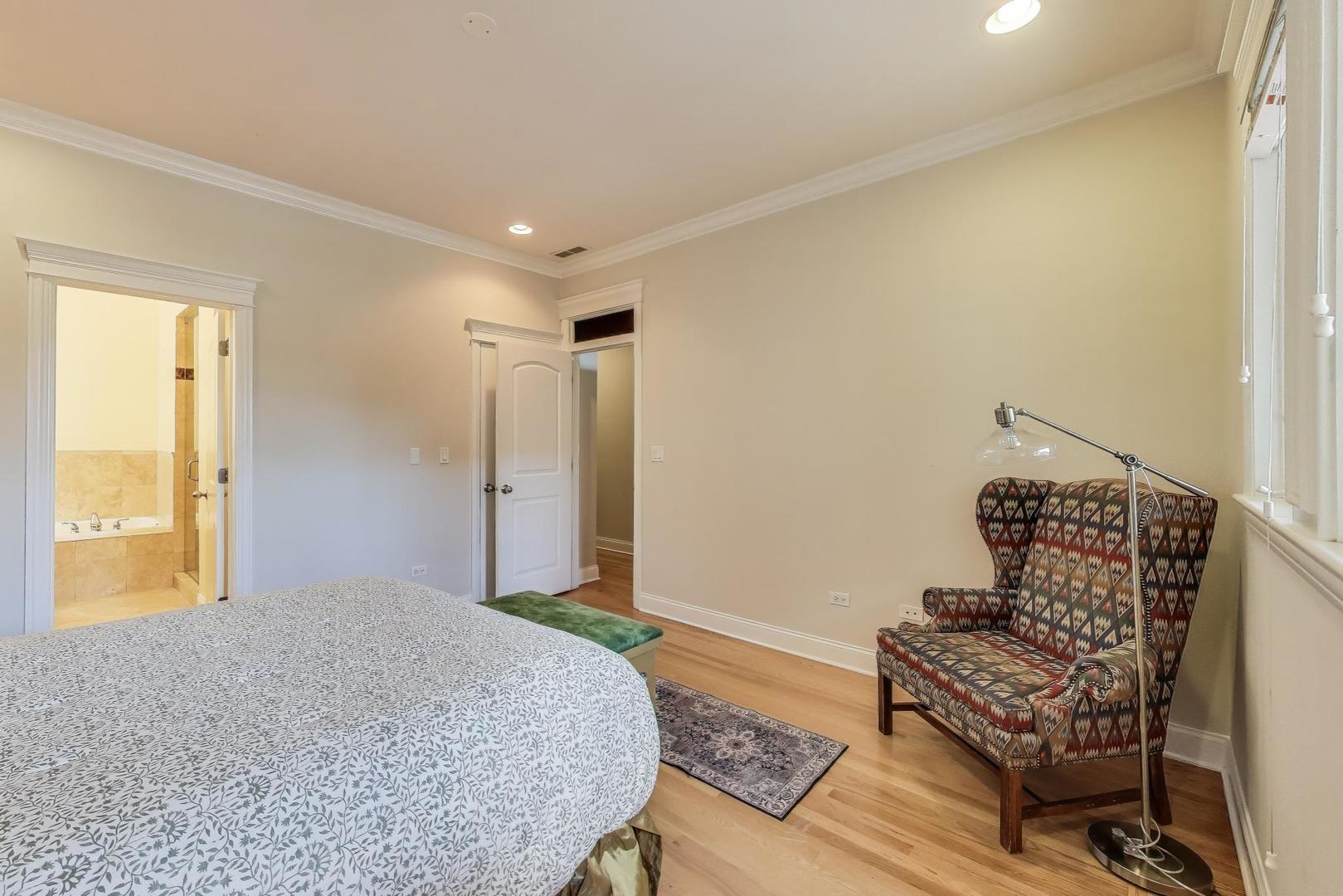 5021 N Kenmore Avenue Unit: 2S