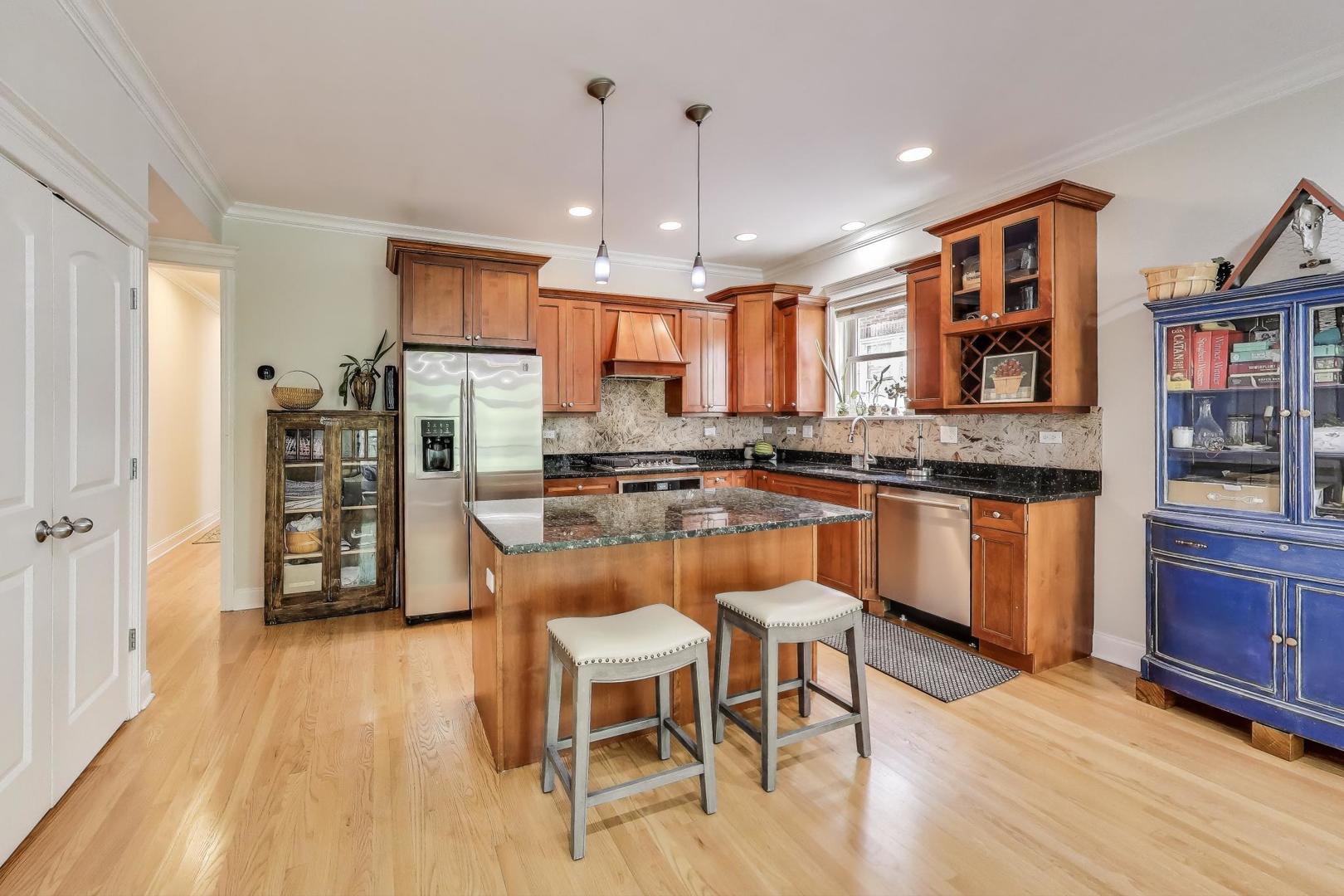 5021 N Kenmore Avenue Unit: 2S