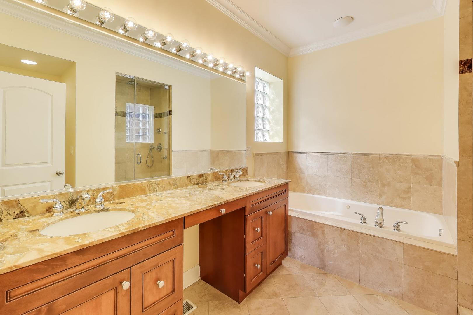 5021 N Kenmore Avenue Unit: 2S