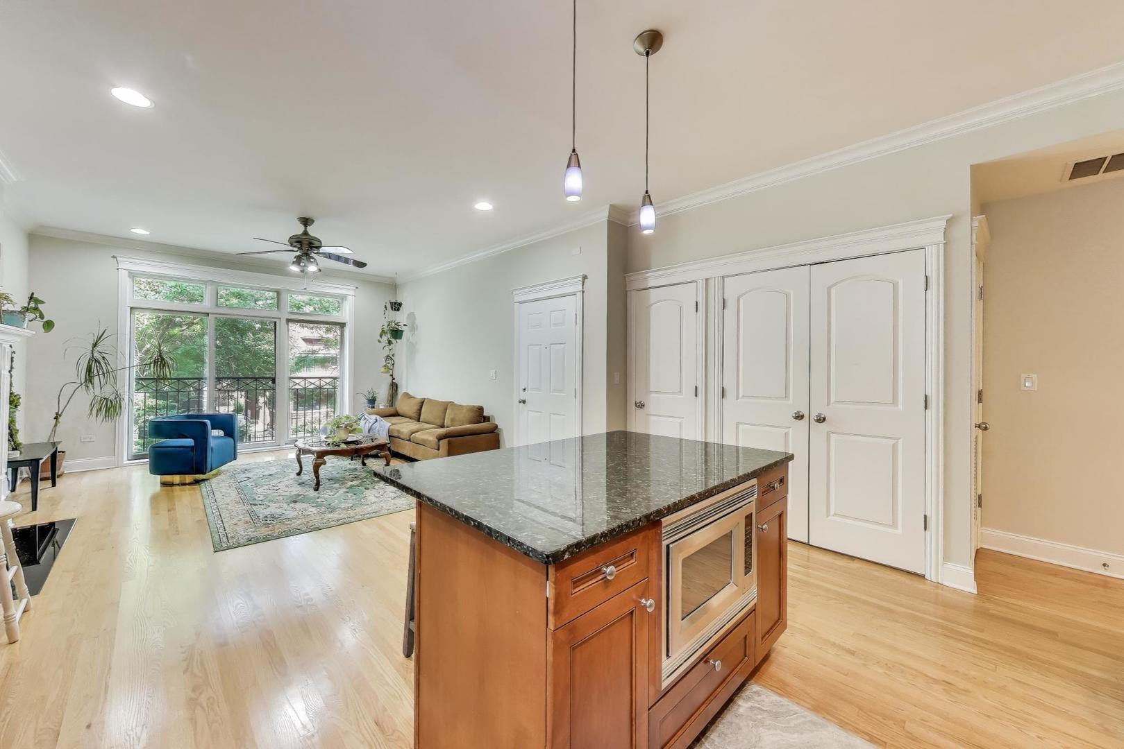 5021 N Kenmore Avenue Unit: 2S