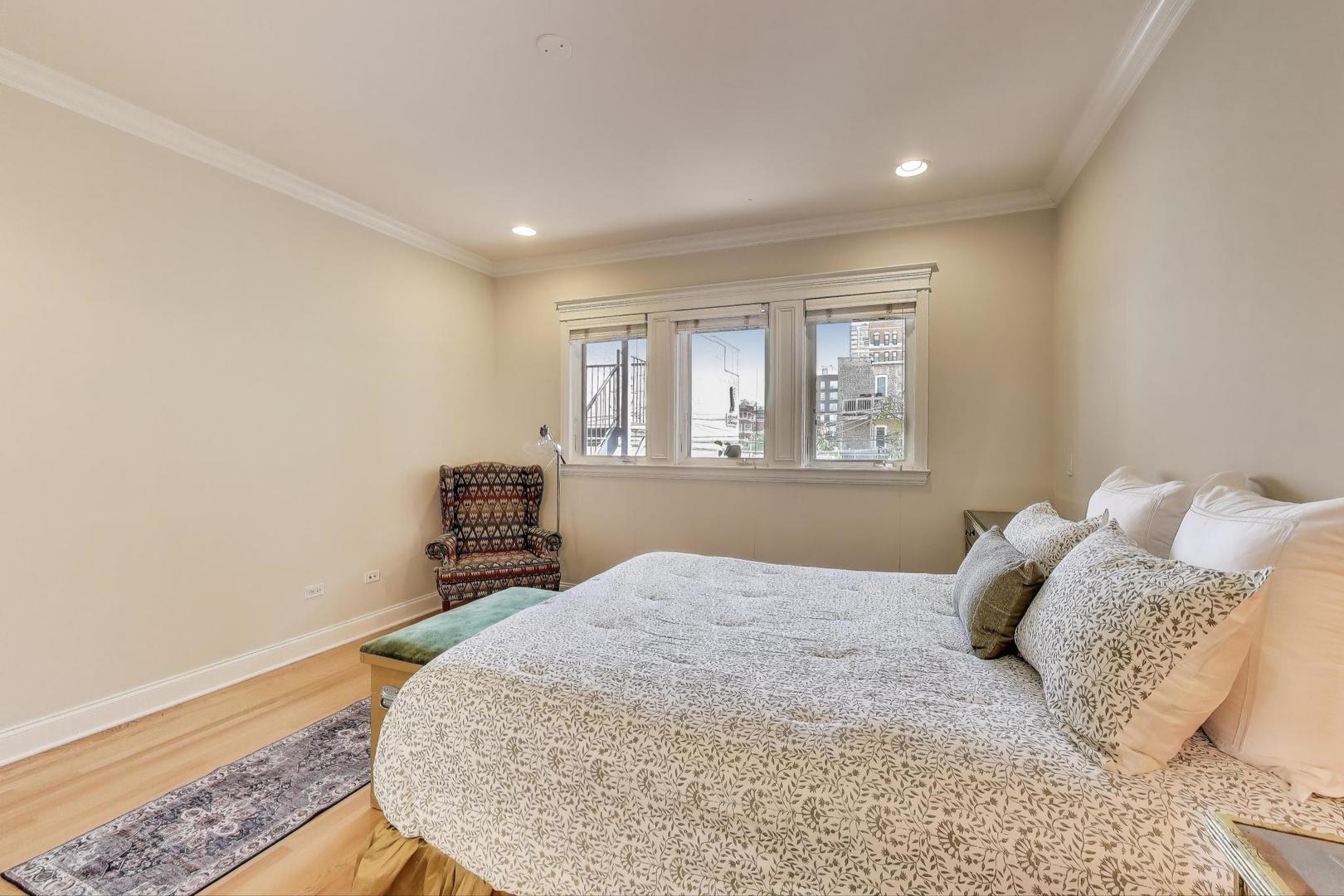 5021 N Kenmore Avenue Unit: 2S